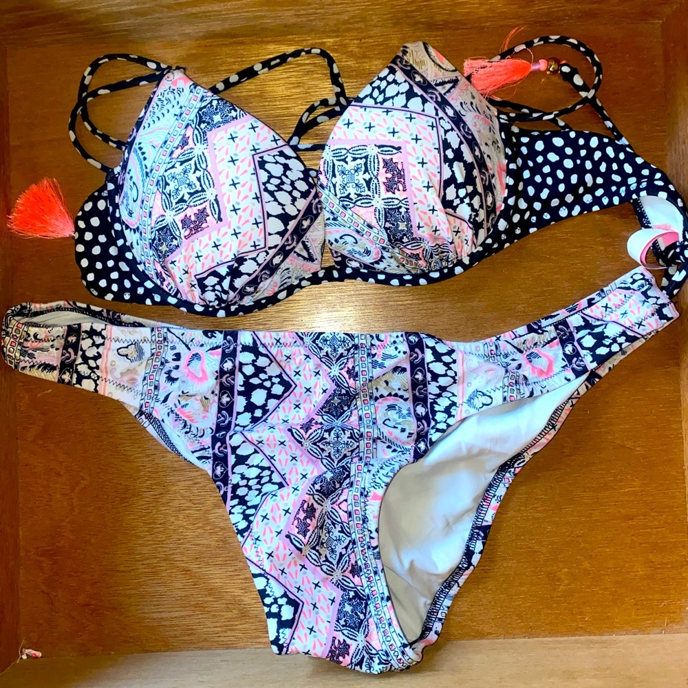 Victoria’s Secret bikini set
